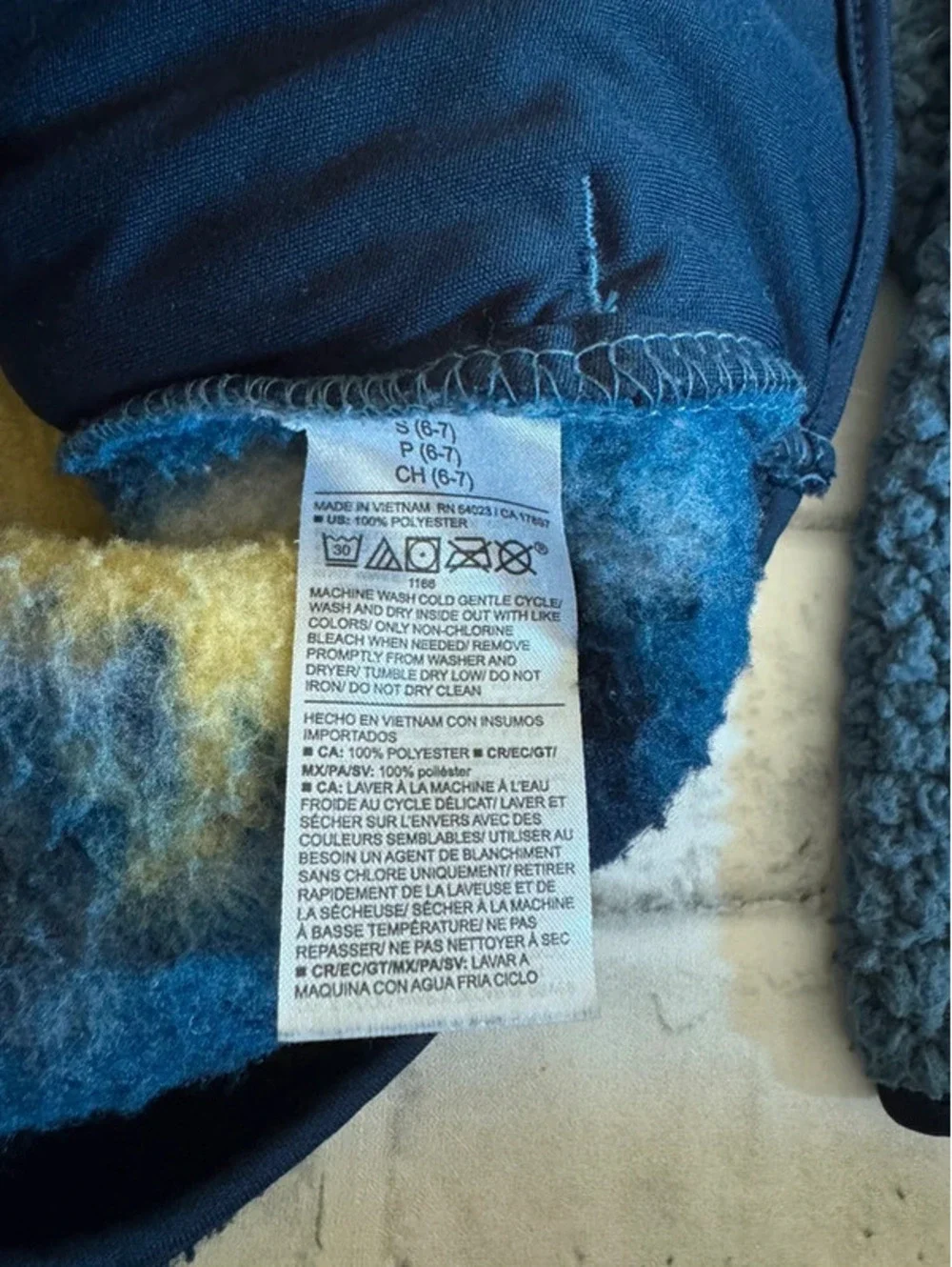 Boy’s Old Navy fuzzy fleece full zip mountain jacket size 6/7